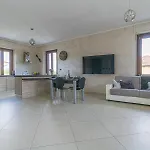 In Con Piscina Privata E Vasca Idromassaggio Ad Uso Esclusivo Apartman