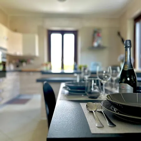 Appartamento In Villa Con Piscina Privata E Vasca Idromassaggio Ad Uso Esclusivo * Rivarolo Canavese