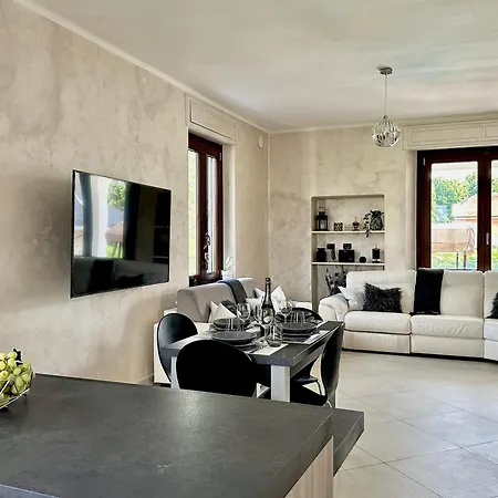 Appartamento In Villa Con Piscina Privata E Vasca Idromassaggio Ad Uso Esclusivo