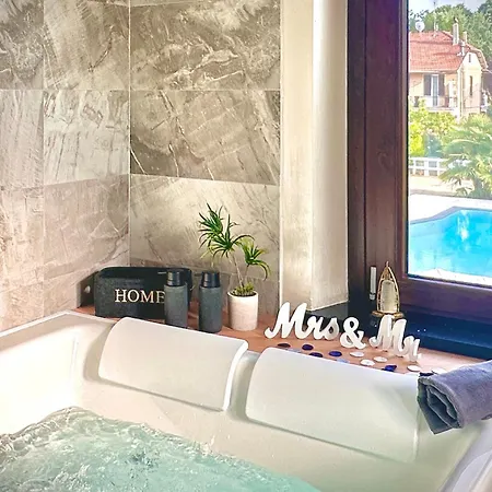 Appartamento In Villa Con Piscina Privata E Vasca Idromassaggio Ad Uso Esclusivo * Rivarolo Canavese